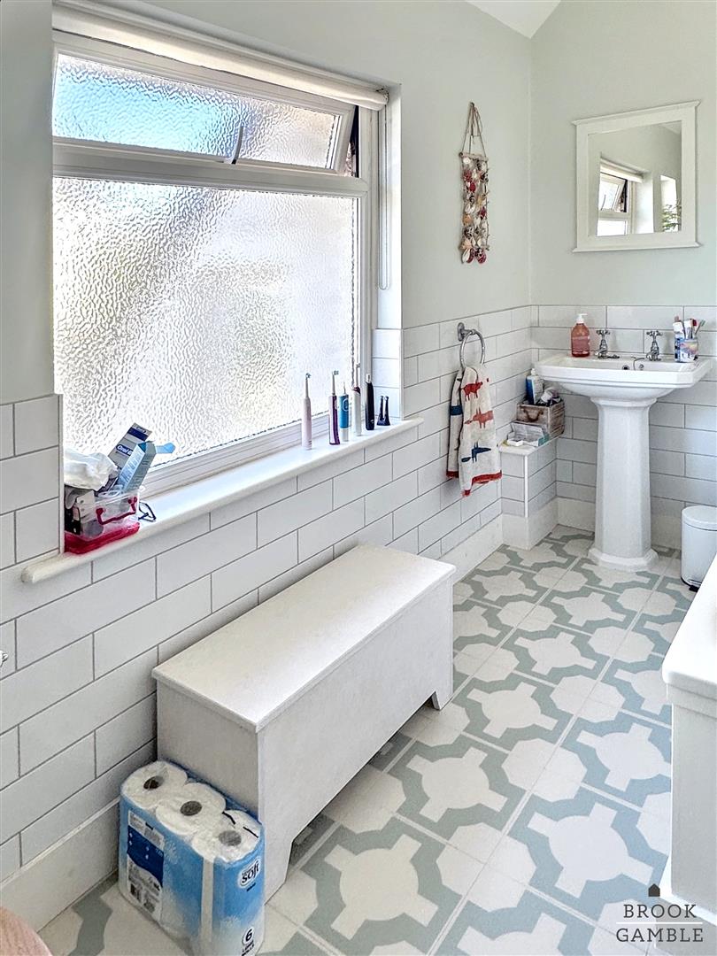 3 Bedroom House. Milton Road in Eastbourne,  16